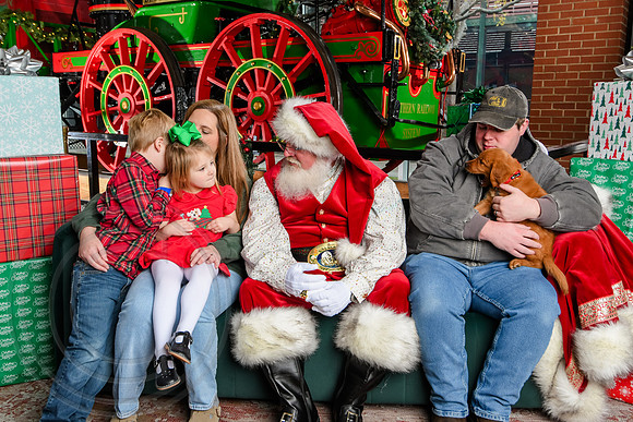 RKPhoto-2025-TheCharlestonSanta-Dec7-2273