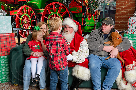 RKPhoto-2025-TheCharlestonSanta-Dec7-2275