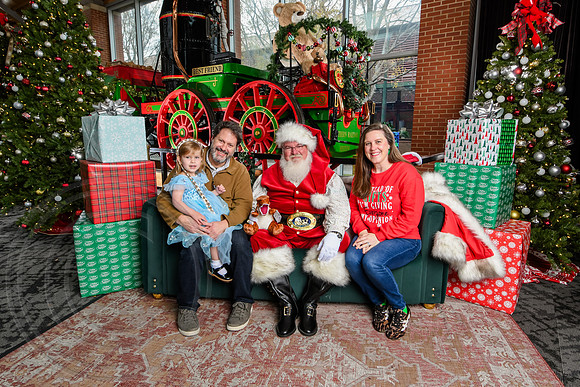 RKPhoto-2025-TheCharlestonSanta-Dec7-2280