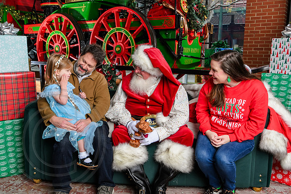 RKPhoto-2025-TheCharlestonSanta-Dec7-2281