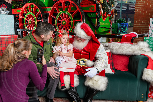 RKPhoto-2025-TheCharlestonSanta-Dec7-2291