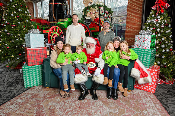 RKPhoto-2025-TheCharlestonSanta-Dec7-2297