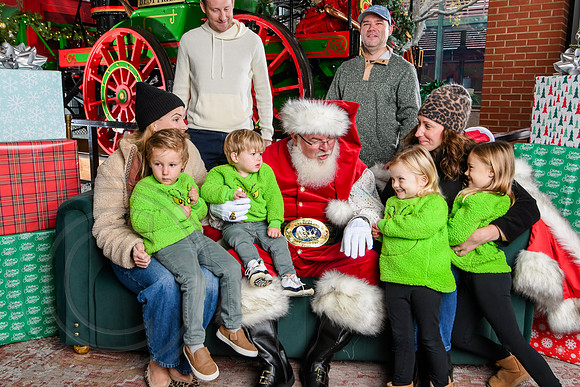 RKPhoto-2025-TheCharlestonSanta-Dec7-2299
