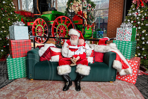 RKPhoto-2025-TheCharlestonSanta-Dec7-2301