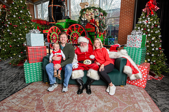 RKPhoto-2025-TheCharlestonSanta-Dec7-2303