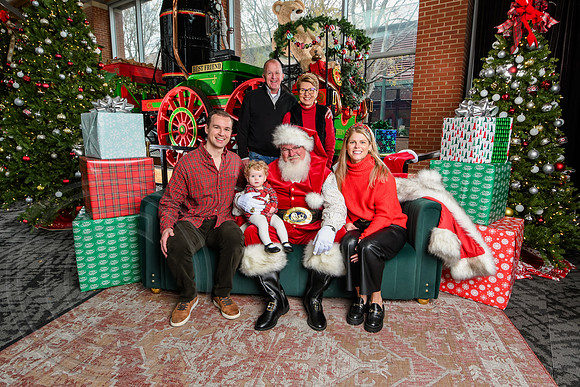 RKPhoto-2025-TheCharlestonSanta-Dec7-2309