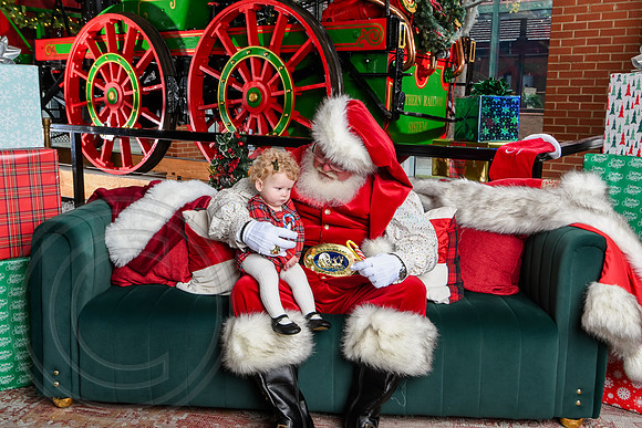 RKPhoto-2025-TheCharlestonSanta-Dec7-2310