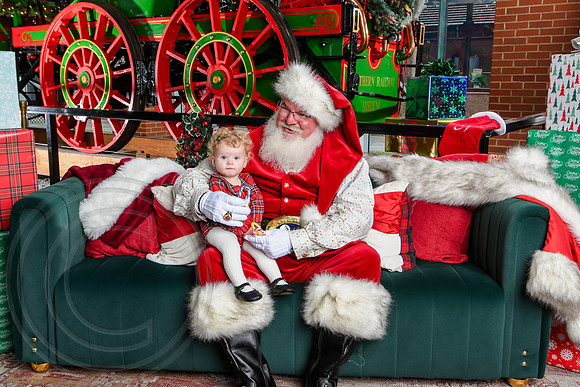 RKPhoto-2025-TheCharlestonSanta-Dec7-2311