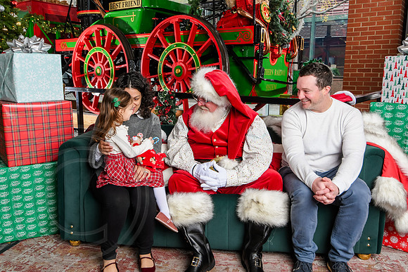 RKPhoto-2025-TheCharlestonSanta-Dec7-2317
