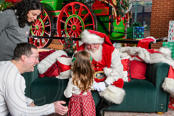RKPhoto-2025-TheCharlestonSanta-Dec7-2319