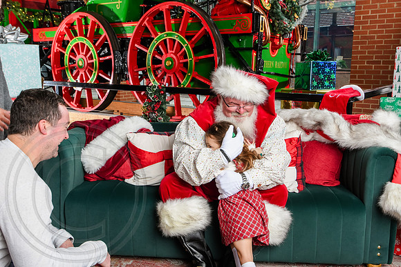 RKPhoto-2025-TheCharlestonSanta-Dec7-2320