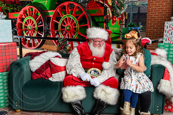 RKPhoto-2025-TheCharlestonSanta-Dec7-2325