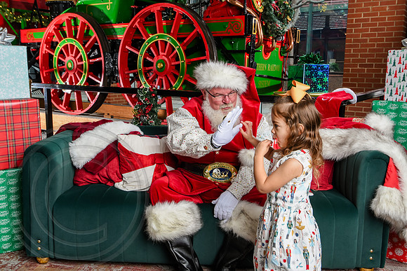 RKPhoto-2025-TheCharlestonSanta-Dec7-2326