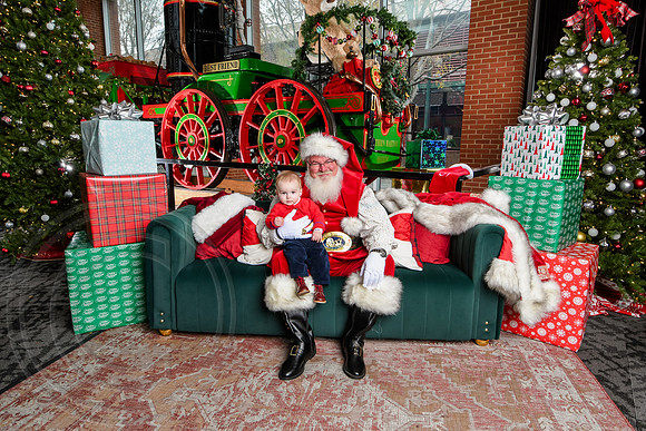 RKPhoto-2025-TheCharlestonSanta-Dec7-2334