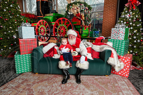 RKPhoto-2025-TheCharlestonSanta-Dec7-2335