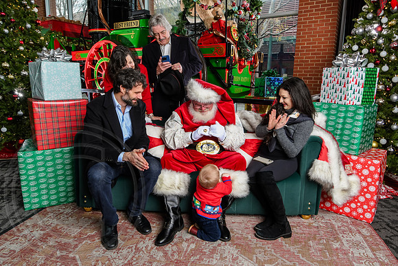 RKPhoto-2025-TheCharlestonSanta-Dec7-2339