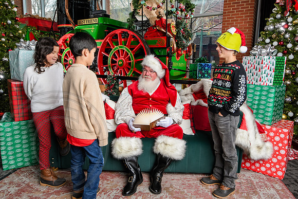 RKPhoto-2025-TheCharlestonSanta-Dec7-2346