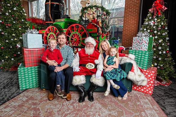 RKPhoto-2025-TheCharlestonSanta-Dec7-2348