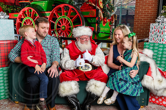 RKPhoto-2025-TheCharlestonSanta-Dec7-2353