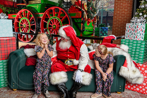 RKPhoto-2025-TheCharlestonSanta-Dec7-2358