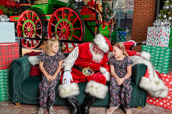 RKPhoto-2025-TheCharlestonSanta-Dec7-2359