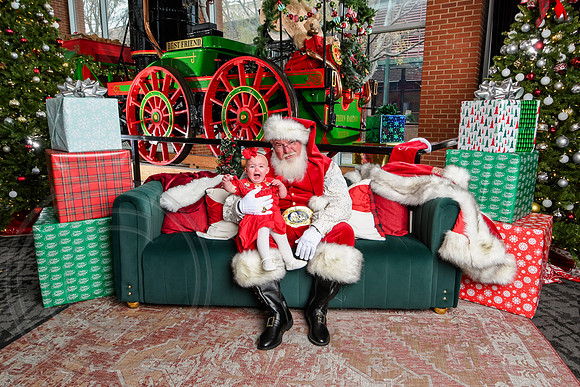 RKPhoto-2025-TheCharlestonSanta-Dec7-2365