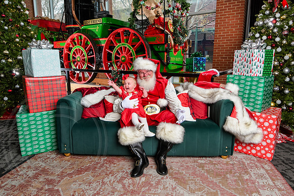RKPhoto-2025-TheCharlestonSanta-Dec7-2366