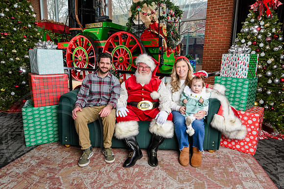 RKPhoto-2025-TheCharlestonSanta-Dec7-2367