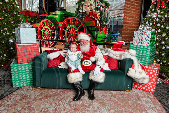 RKPhoto-2025-TheCharlestonSanta-Dec7-2370