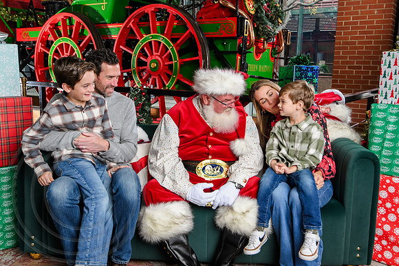 RKPhoto-2025-TheCharlestonSanta-Dec7-2376