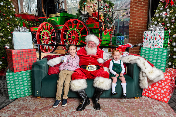 RKPhoto-2025-TheCharlestonSanta-Dec7-2380