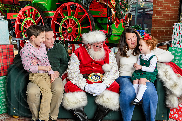 RKPhoto-2025-TheCharlestonSanta-Dec7-2383