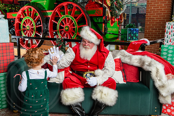 RKPhoto-2025-TheCharlestonSanta-Dec7-2386