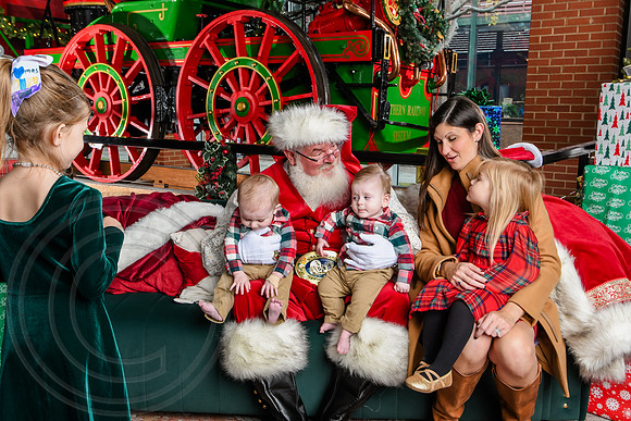 RKPhoto-2025-TheCharlestonSanta-Dec7-2390
