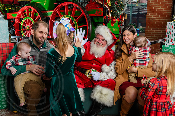 RKPhoto-2025-TheCharlestonSanta-Dec7-2391