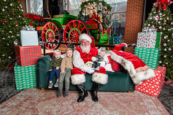 RKPhoto-2025-TheCharlestonSanta-Dec7-2393