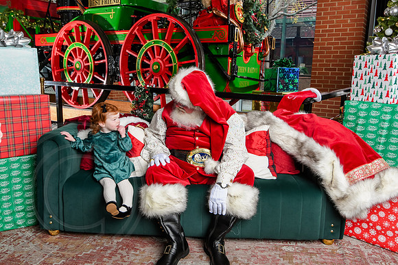 RKPhoto-2025-TheCharlestonSanta-Dec7-2399
