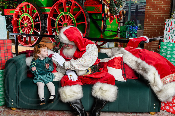 RKPhoto-2025-TheCharlestonSanta-Dec7-2400