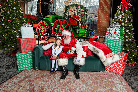 RKPhoto-2025-TheCharlestonSanta-Dec7-2404