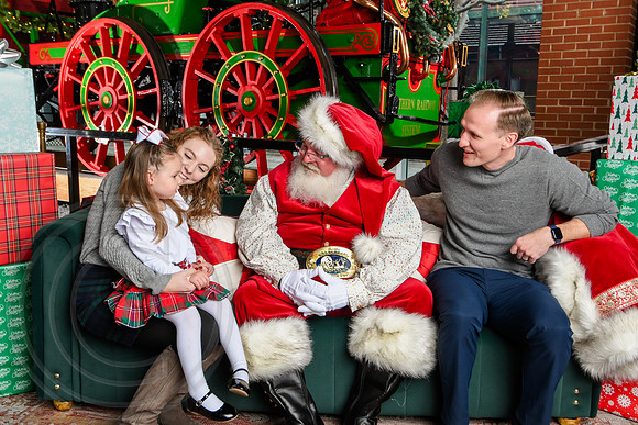 RKPhoto-2025-TheCharlestonSanta-Dec7-2407