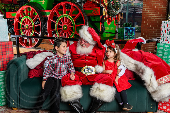 RKPhoto-2025-TheCharlestonSanta-Dec7-2411