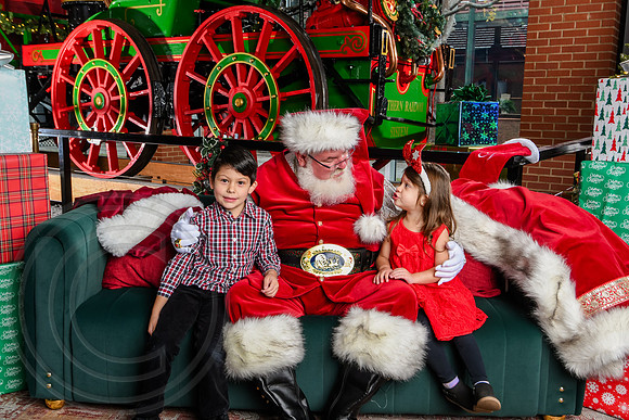 RKPhoto-2025-TheCharlestonSanta-Dec7-2412