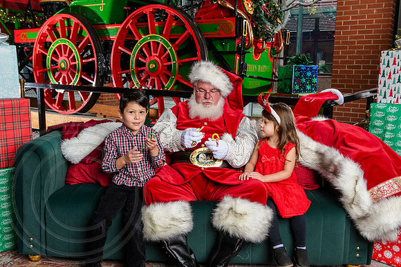 RKPhoto-2025-TheCharlestonSanta-Dec7-2413