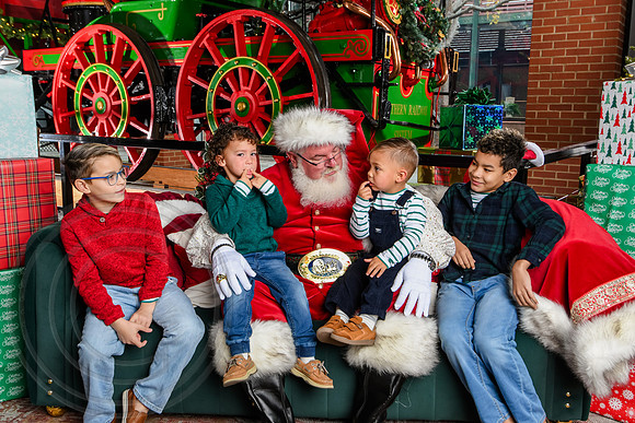 RKPhoto-2025-TheCharlestonSanta-Dec7-2418