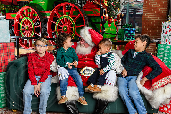 RKPhoto-2025-TheCharlestonSanta-Dec7-2419