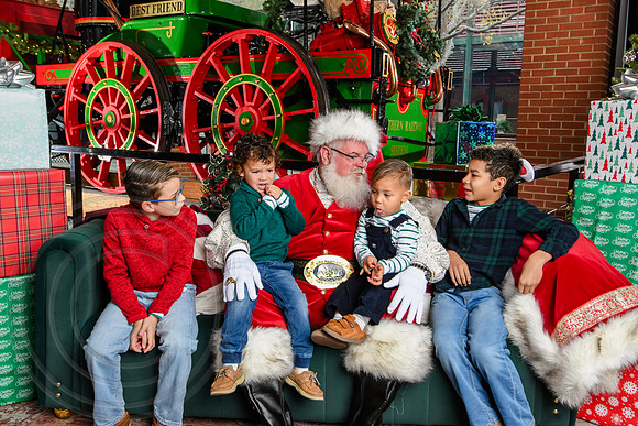 RKPhoto-2025-TheCharlestonSanta-Dec7-2420
