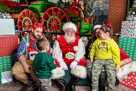 RKPhoto-2025-TheCharlestonSanta-Dec7-2424