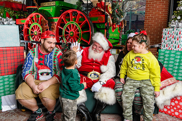 RKPhoto-2025-TheCharlestonSanta-Dec7-2425