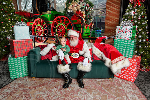 RKPhoto-2025-TheCharlestonSanta-Dec7-2427