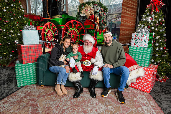 RKPhoto-2025-TheCharlestonSanta-Dec7-2428
